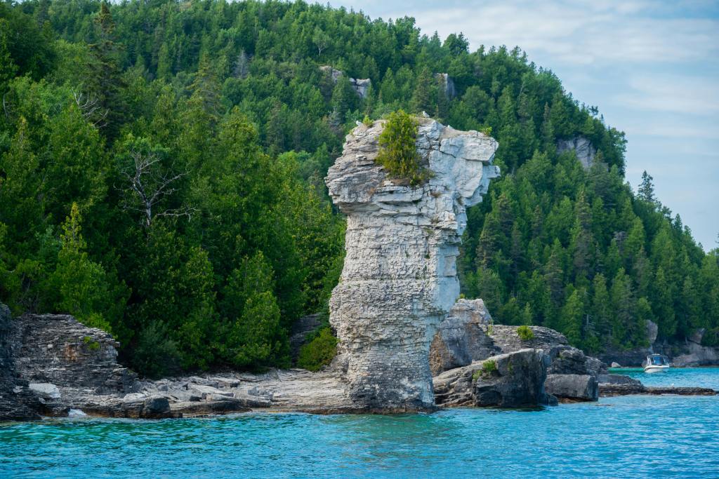 Flowerpot Island: A Coastal Beauty and Geological&nbsp;Wonder